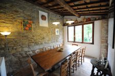 La salle à manger intérieure en Toscane