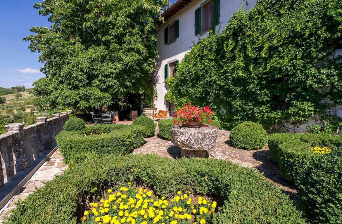 Villa Le Barone luxury Tuscan villa hotel at Panzano in Chianti